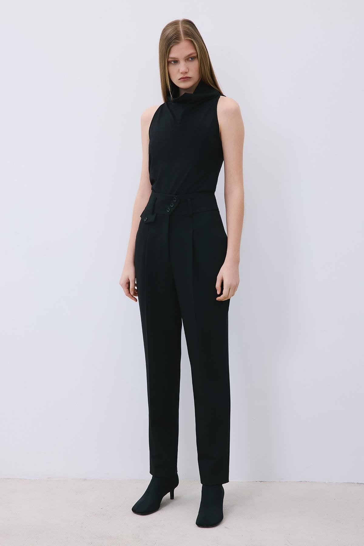 Pileli Dar Paça Yüksek Bel Siyah Pantolon
