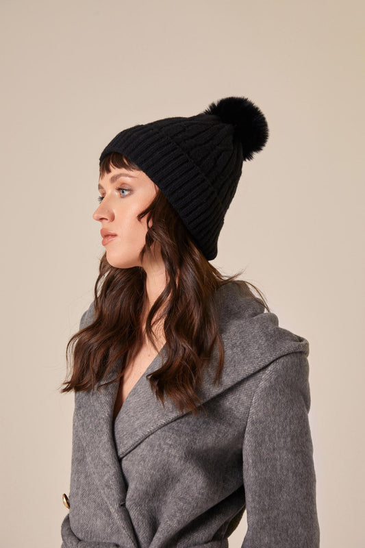 Pon Pon Detaylı Siyah Triko Bere