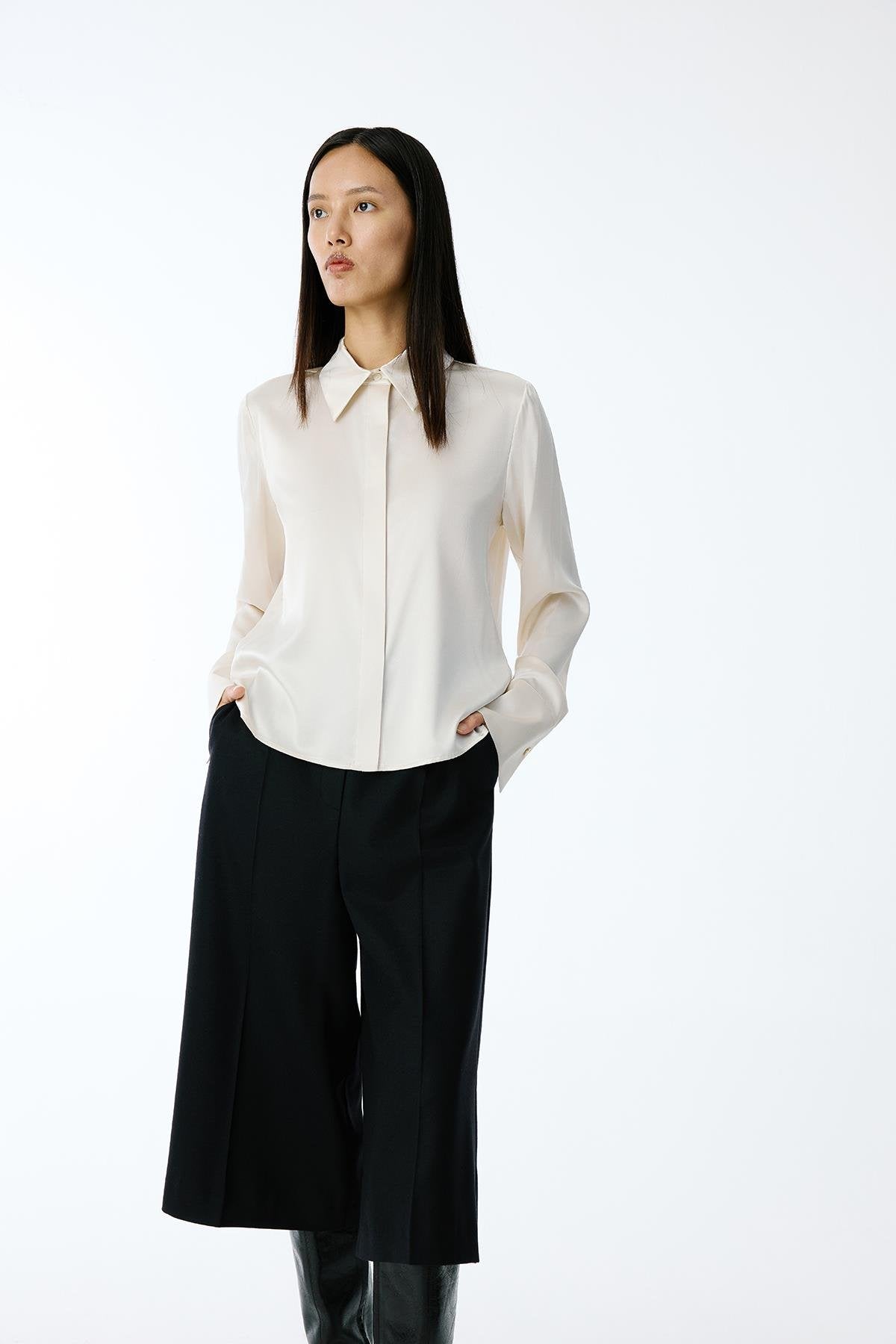 Şık Manşetli Uzun Kollu Bej Gömlek