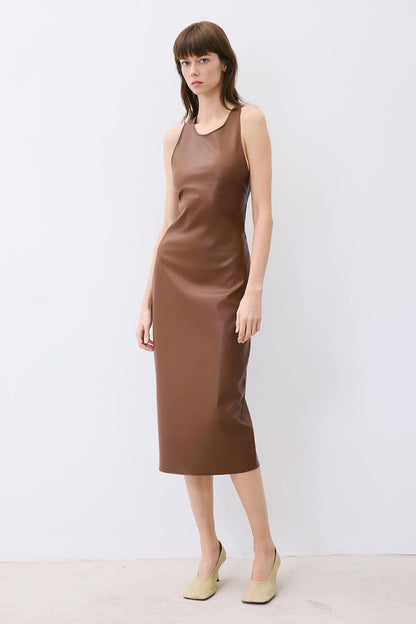 Sırt Dekolteli Kahve Midi Deri Elbise
