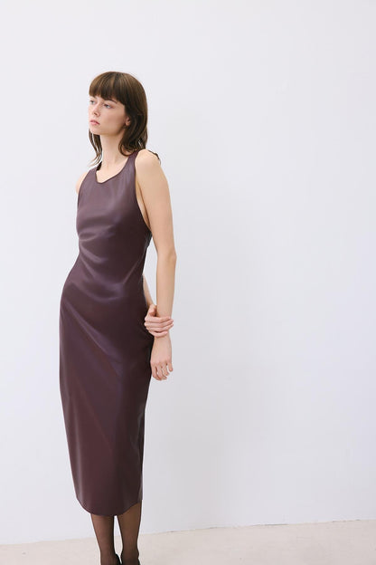 Sırt Dekolteli Mürdüm Midi Deri Elbise