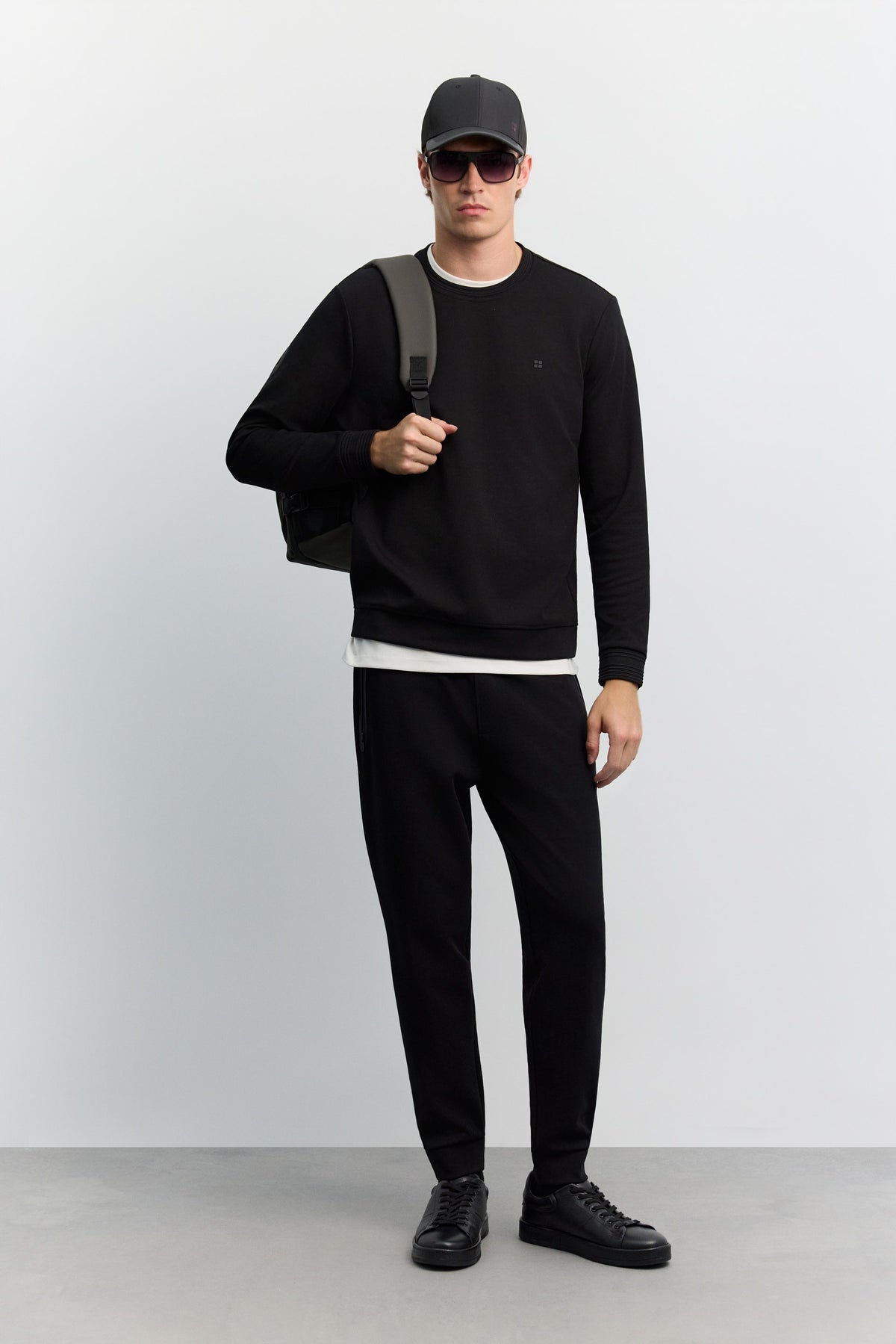 Siyah Bisiklet Yaka Kolay Ütülenen Sweatshirt