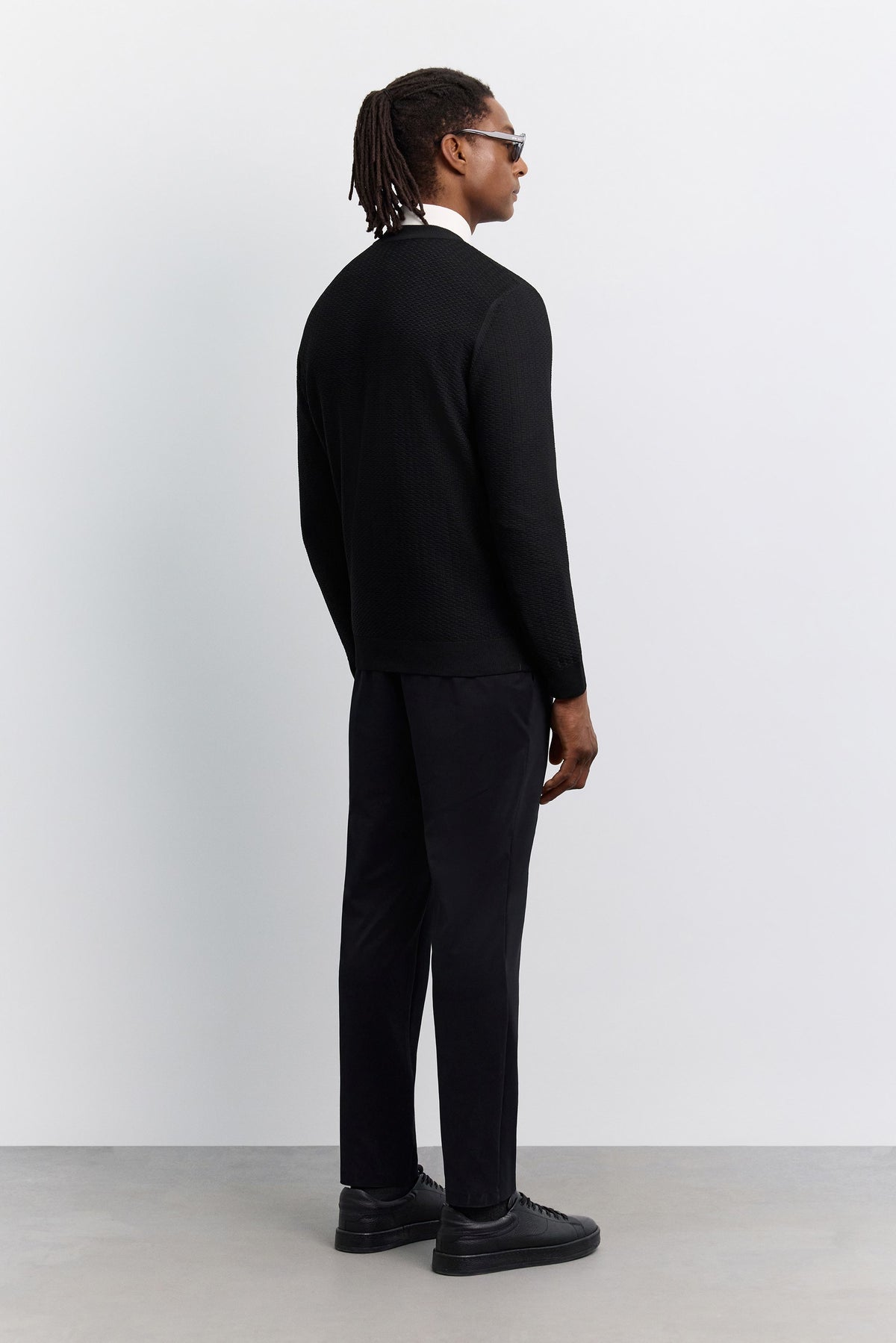 Siyah Bisiklet Yaka Kolay Ütülenen Kırışmaz Triko Kazak