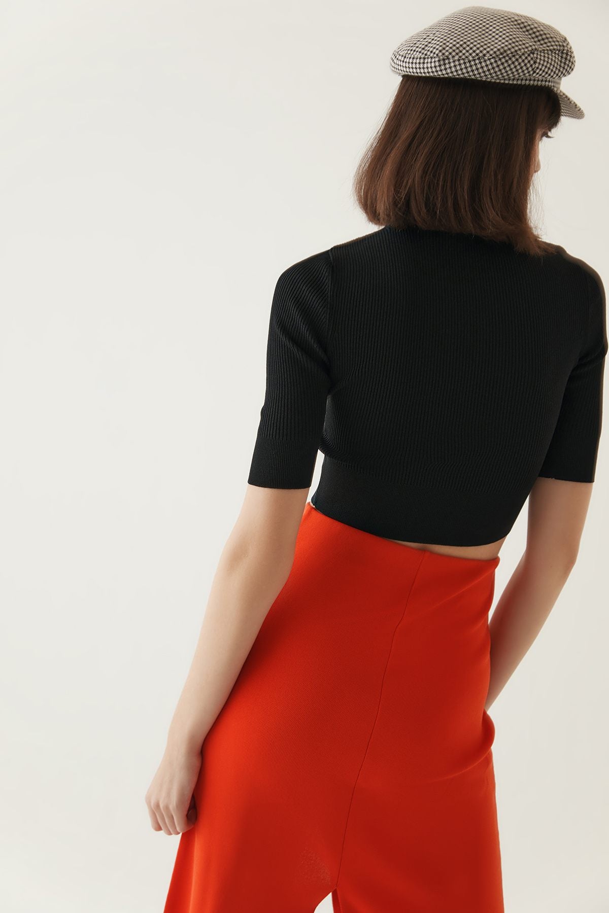 Bisiklet Yaka Siyah Kısa Triko Bluz