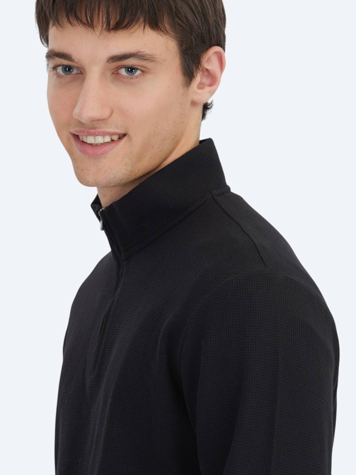 Siyah Fitilli Bisiklet Yaka T-shirt
