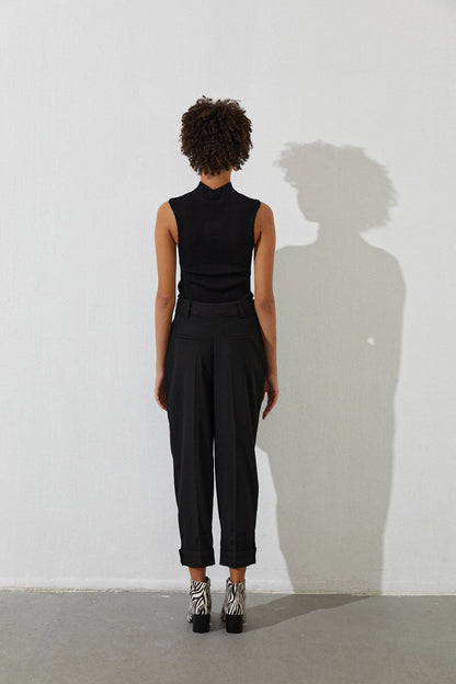 Siyah Yarım Balıkçı Kolsuz Triko