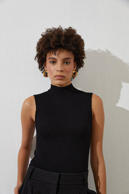 Siyah Yarım Balıkçı Kolsuz Triko