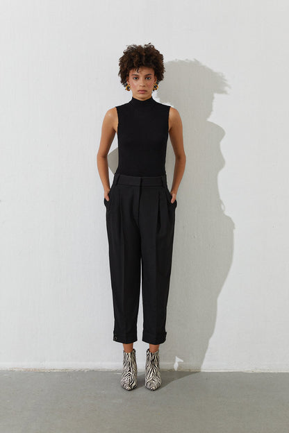 Siyah Yarım Balıkçı Kolsuz Triko