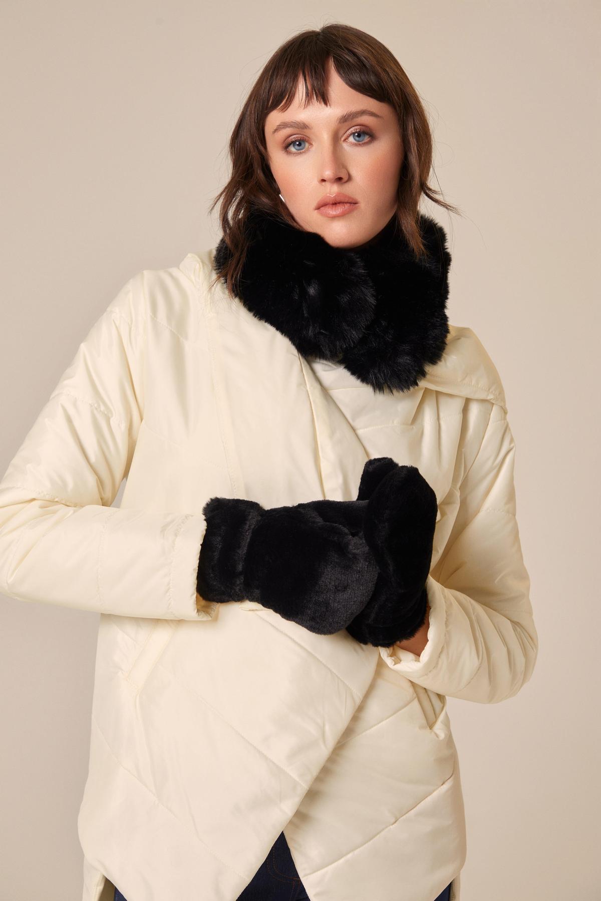 Siyah Peluş Eldiven