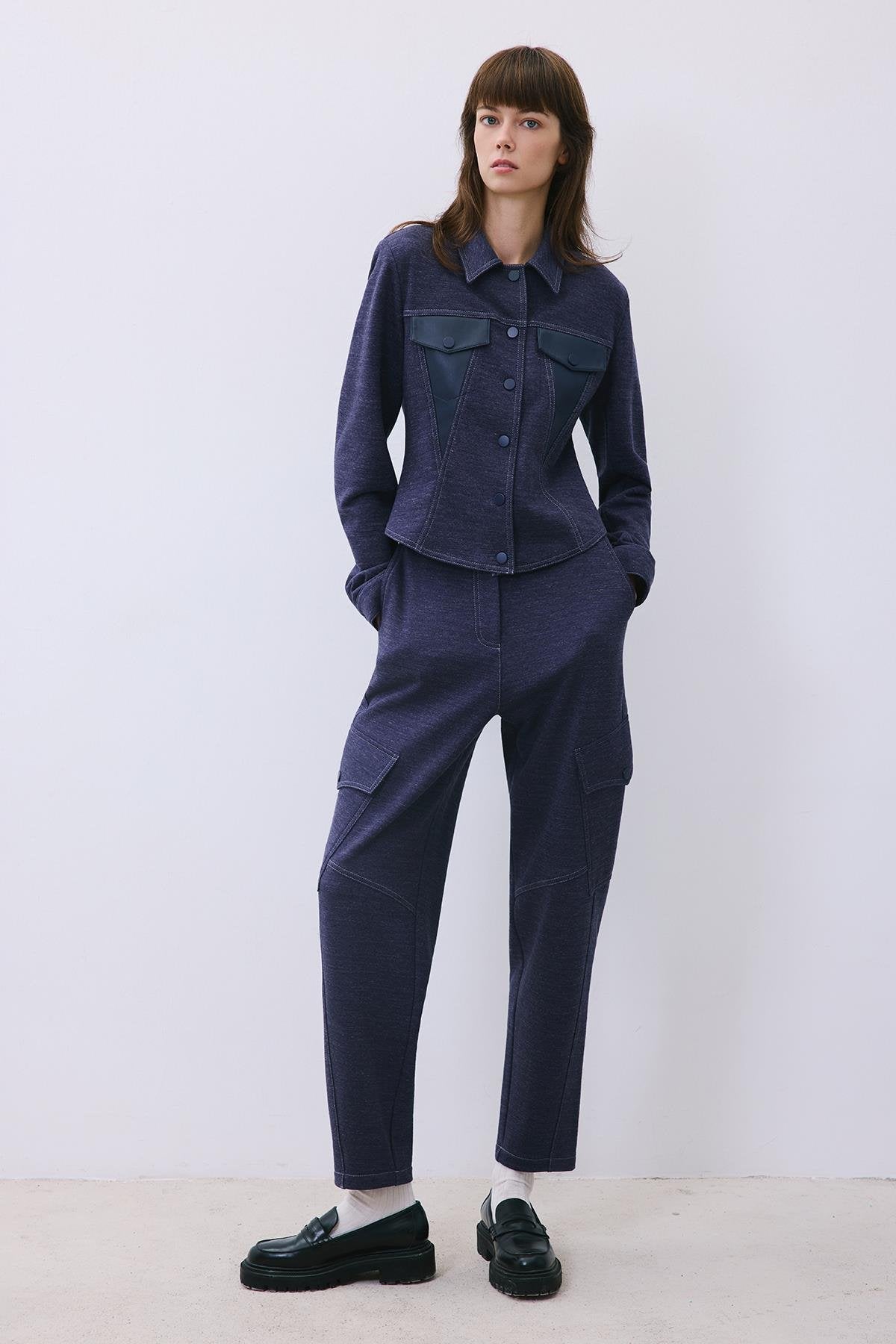 Suni Deri Detaylı Indigo Triko Gömlek