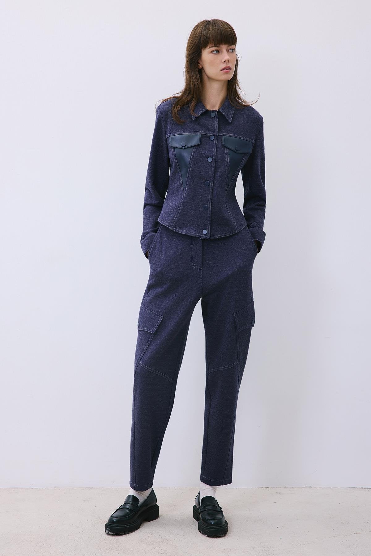 Suni Deri Detaylı Indigo Triko Gömlek