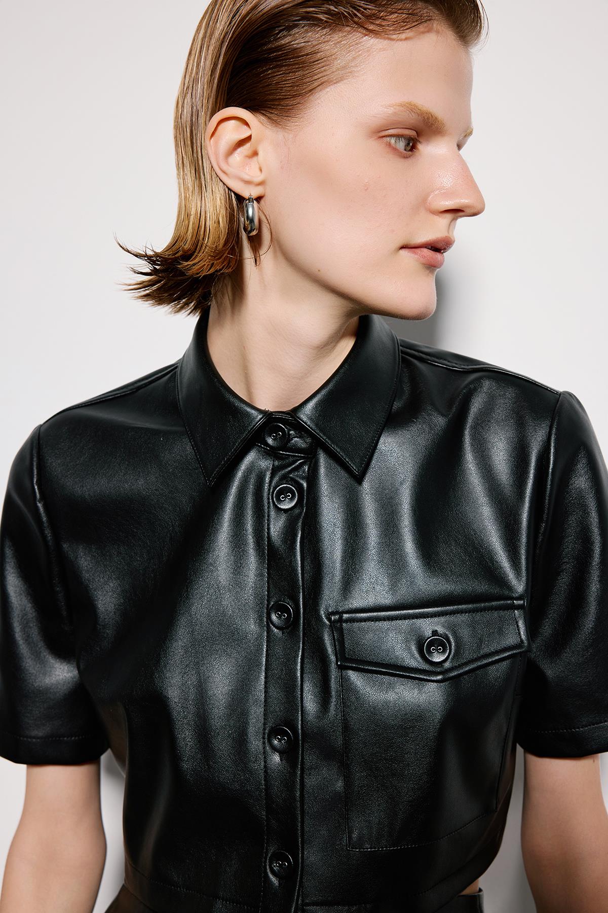 Tek Cepli Siyah Suni Deri Crop Gömlek
