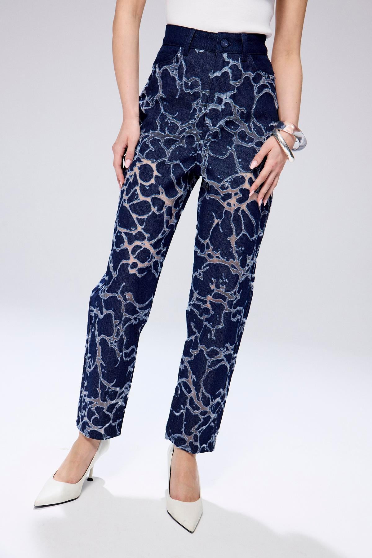 Transparan Detaylı Mavi Denim Pantolon