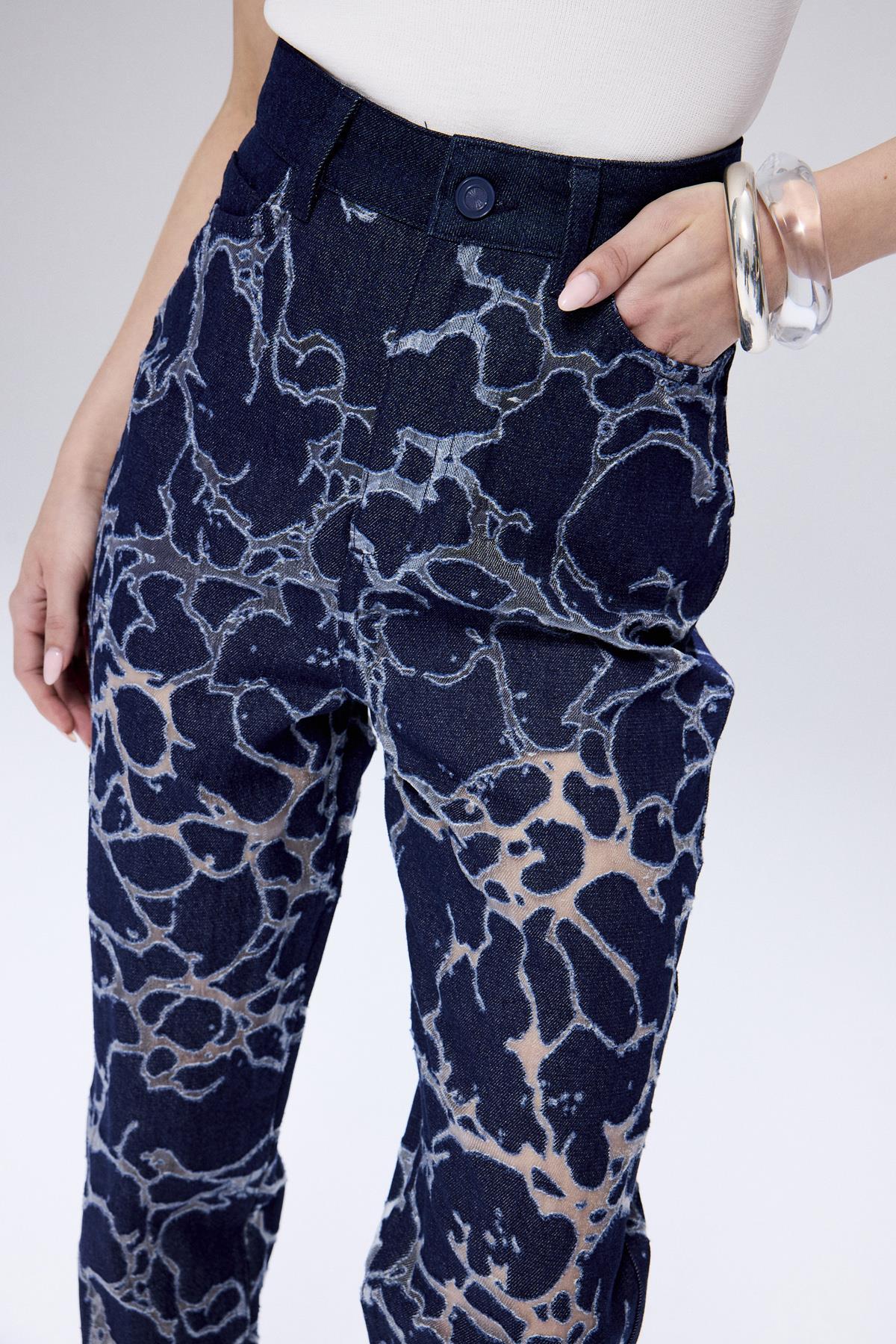Transparan Detaylı Mavi Denim Pantolon