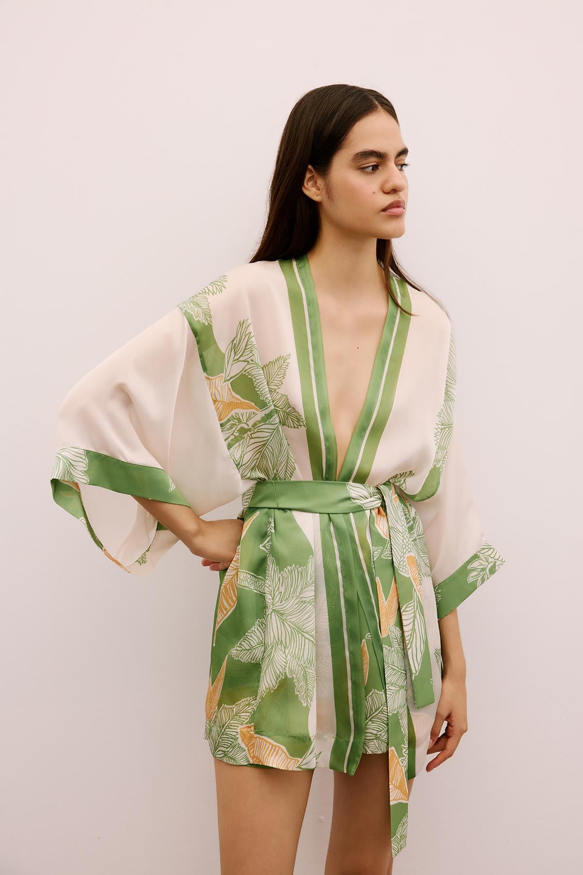 Tropikal Desenli Kuşaklı Yeşil Kimono