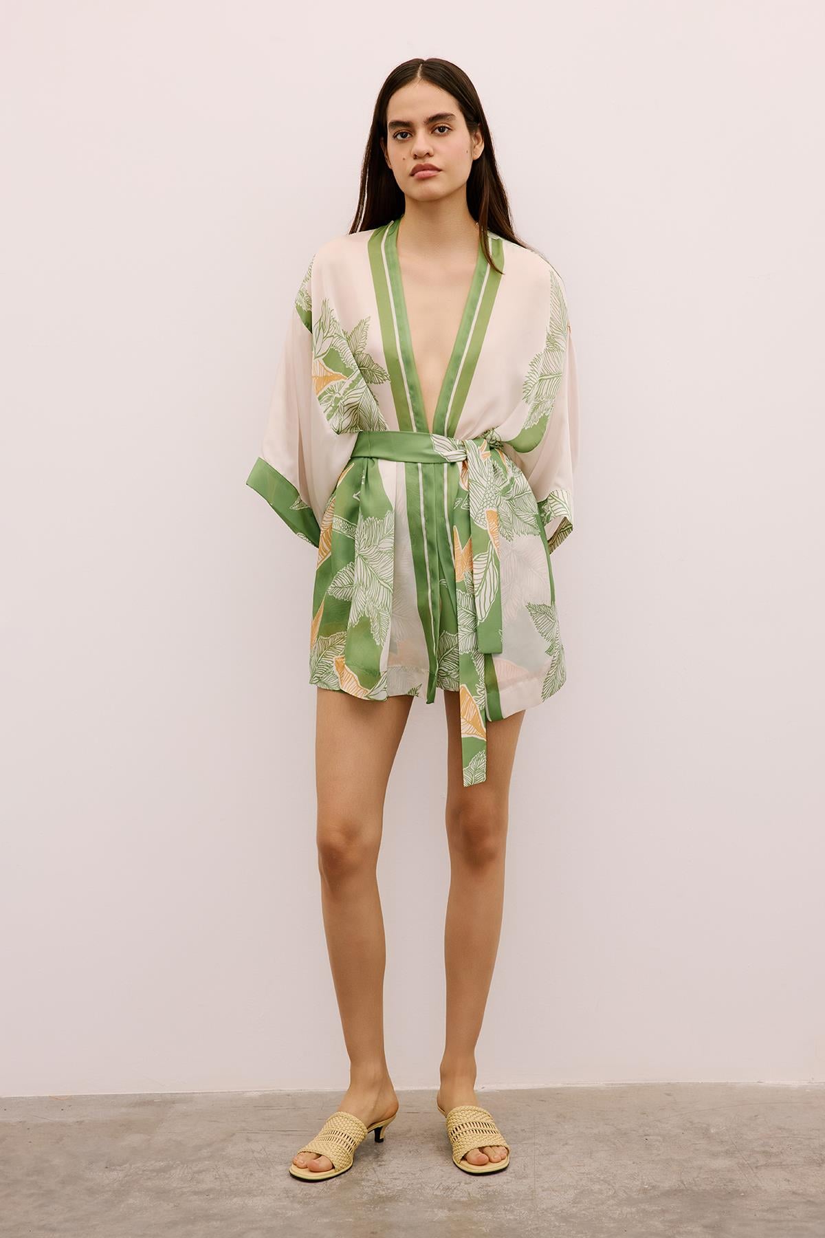 Tropikal Desenli Kuşaklı Yeşil Kimono