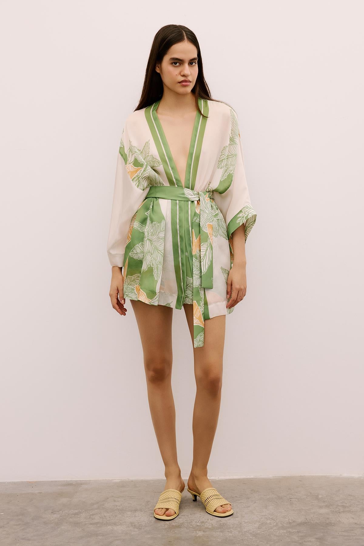 Tropikal Desenli Kuşaklı Yeşil Kimono