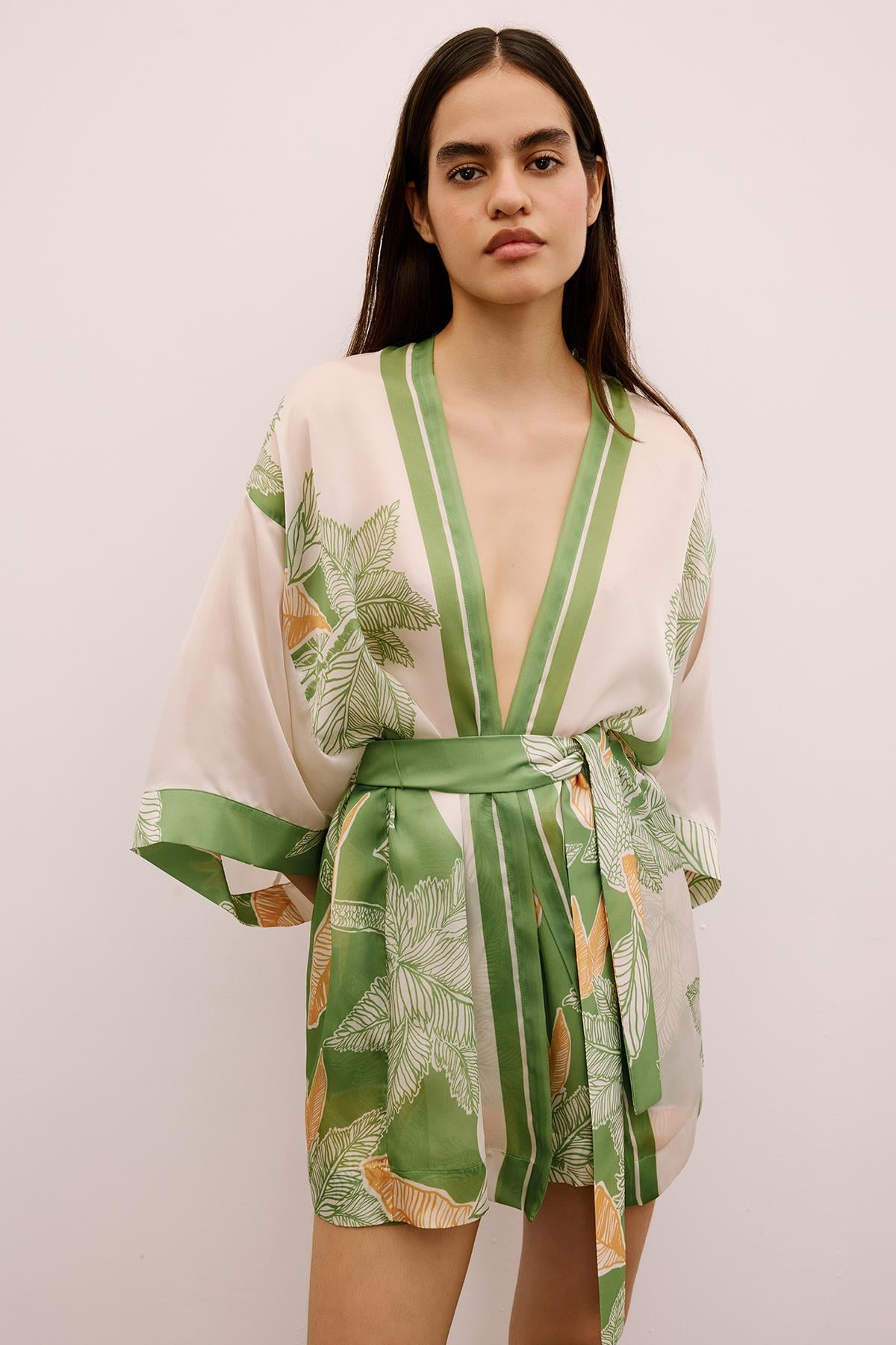 Tropikal Desenli Kuşaklı Yeşil Kimono