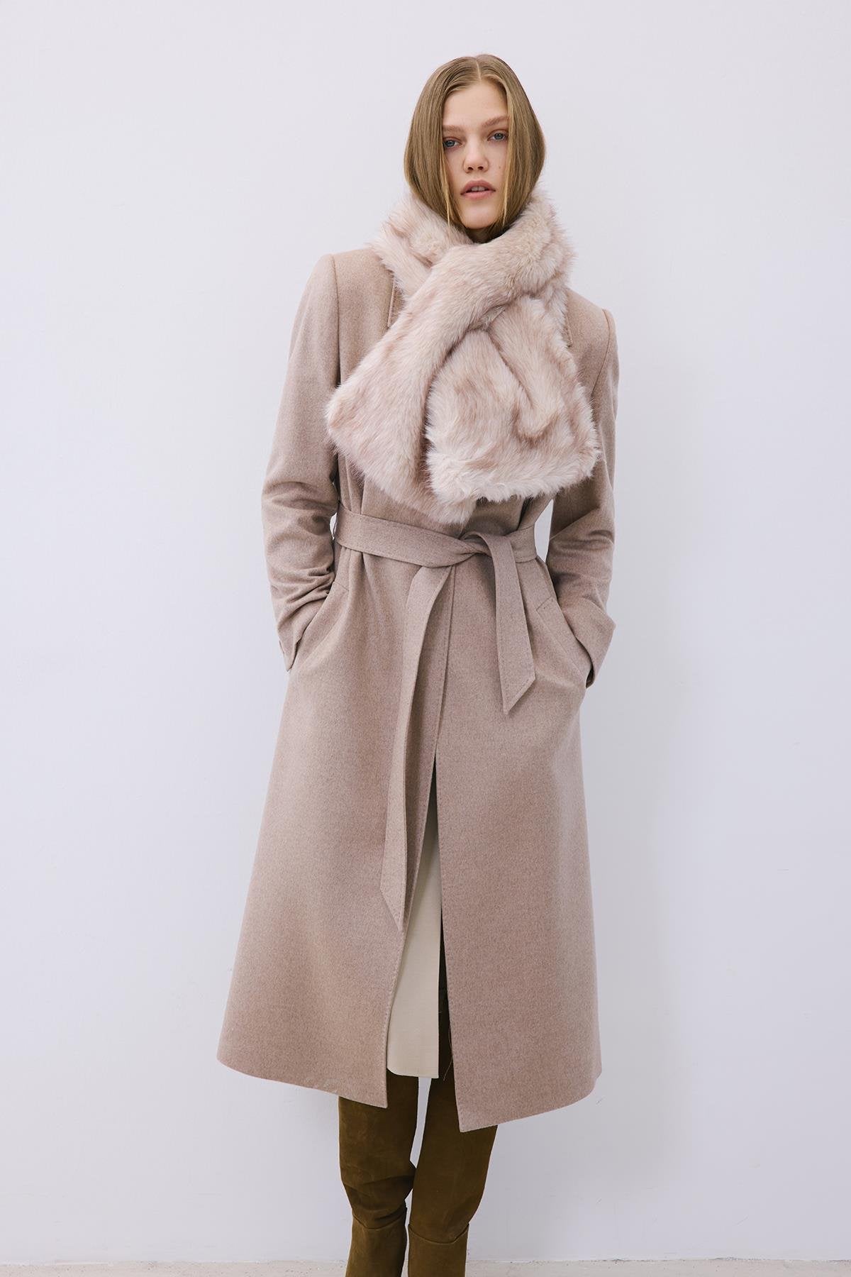 Tüy Dokulu Bej Kürk Boyunluk