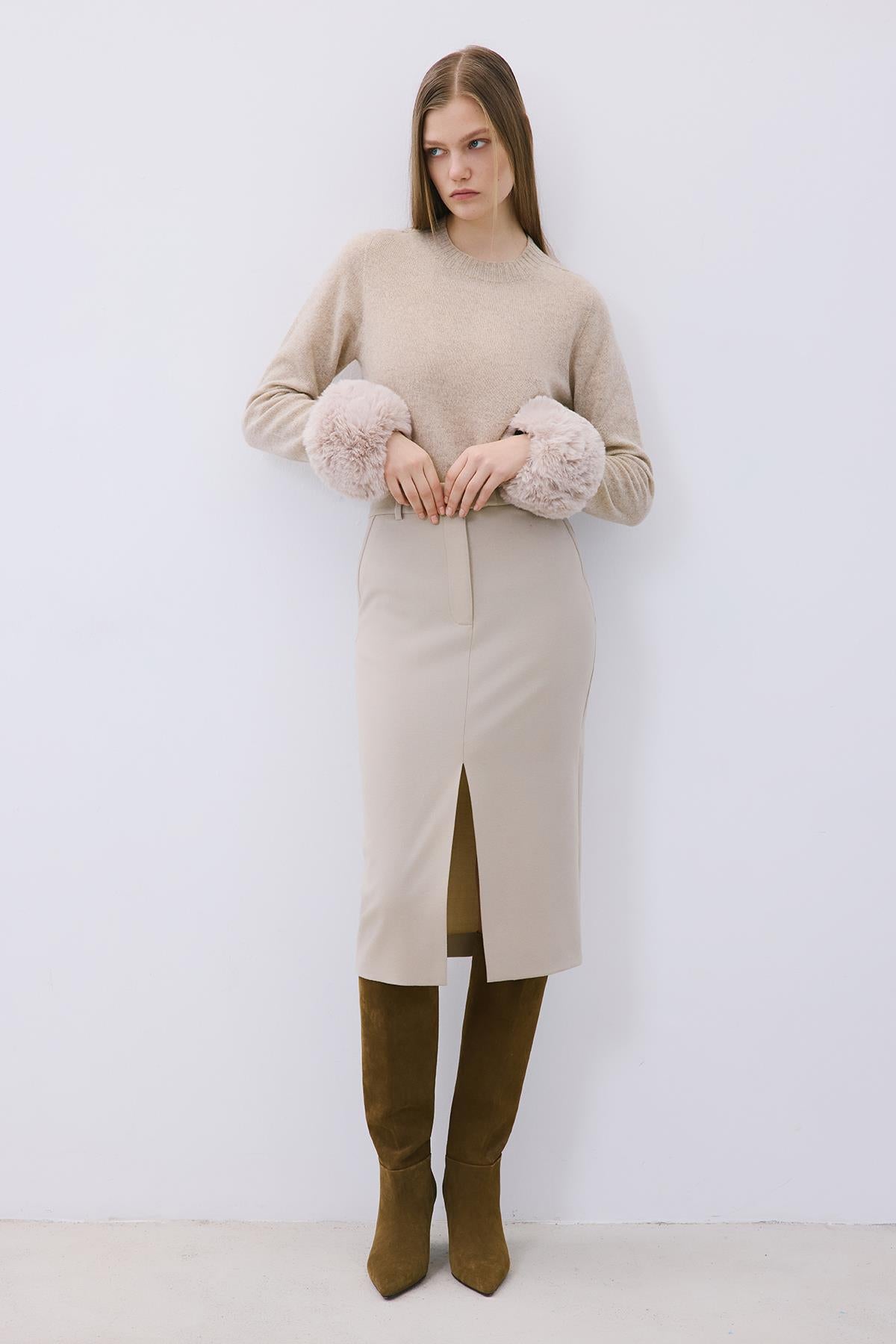 Tüy Dokulu Bej Kürk Kolluk