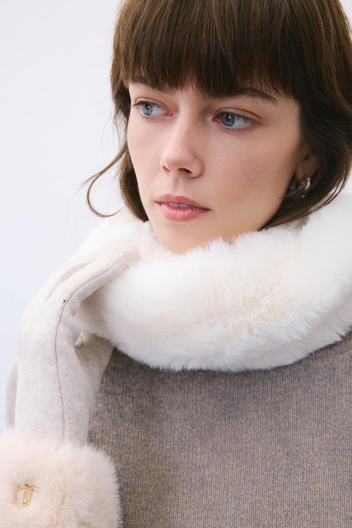 Tüy Dokulu Ekru Kürk Atkı