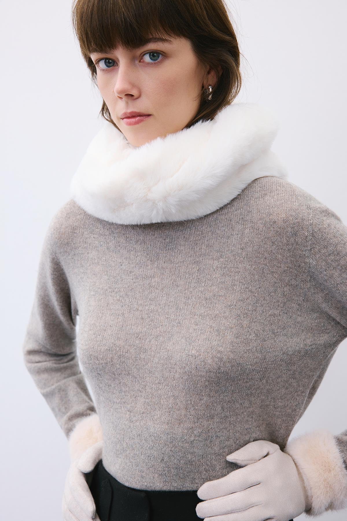 Tüy Dokulu Ekru Kürk Atkı