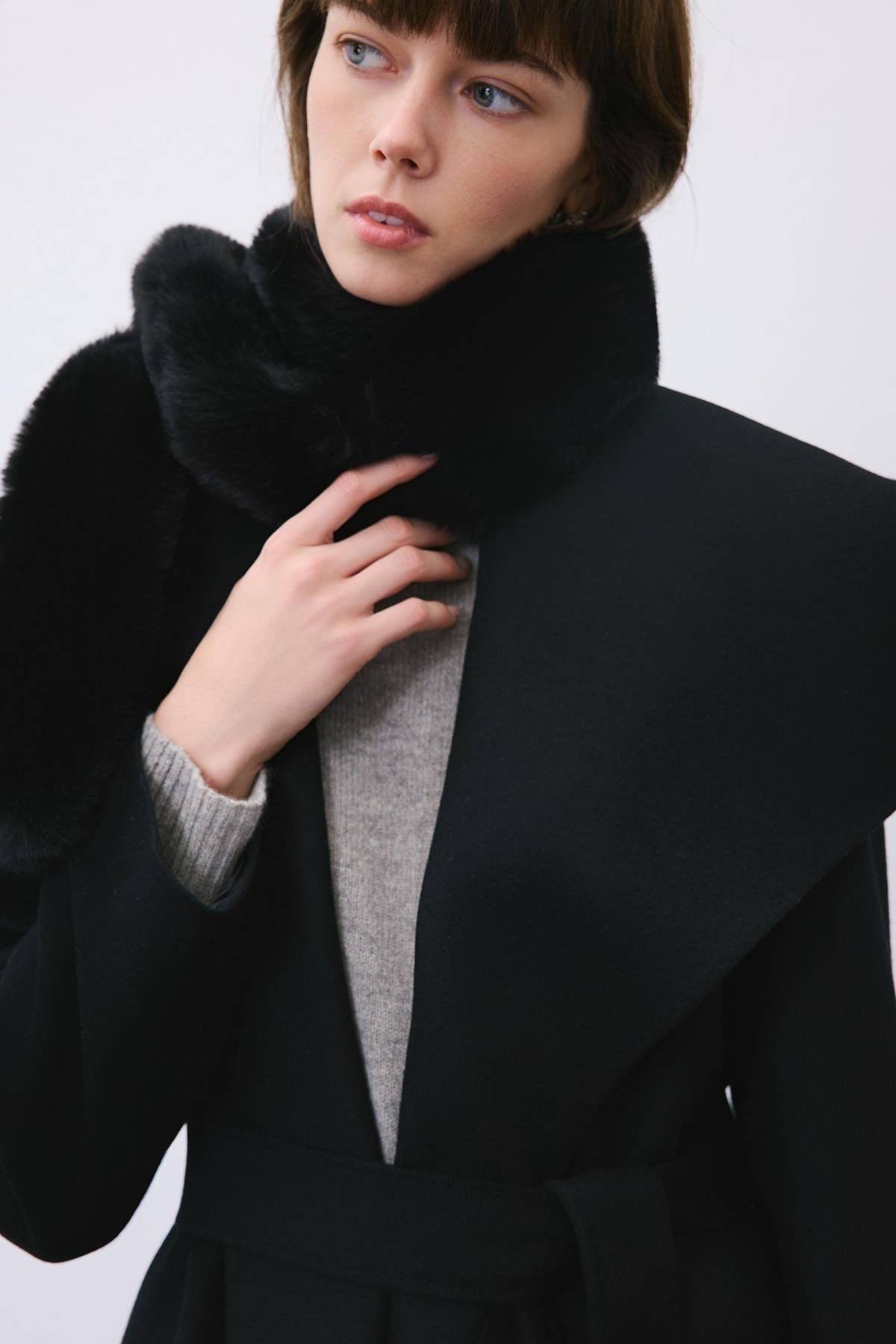 Tüy Dokulu Siyah Kürk Atkı