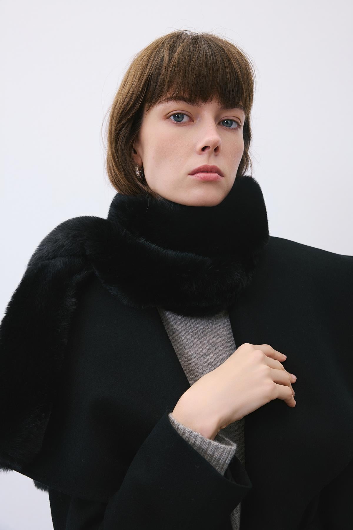 Tüy Dokulu Siyah Kürk Atkı