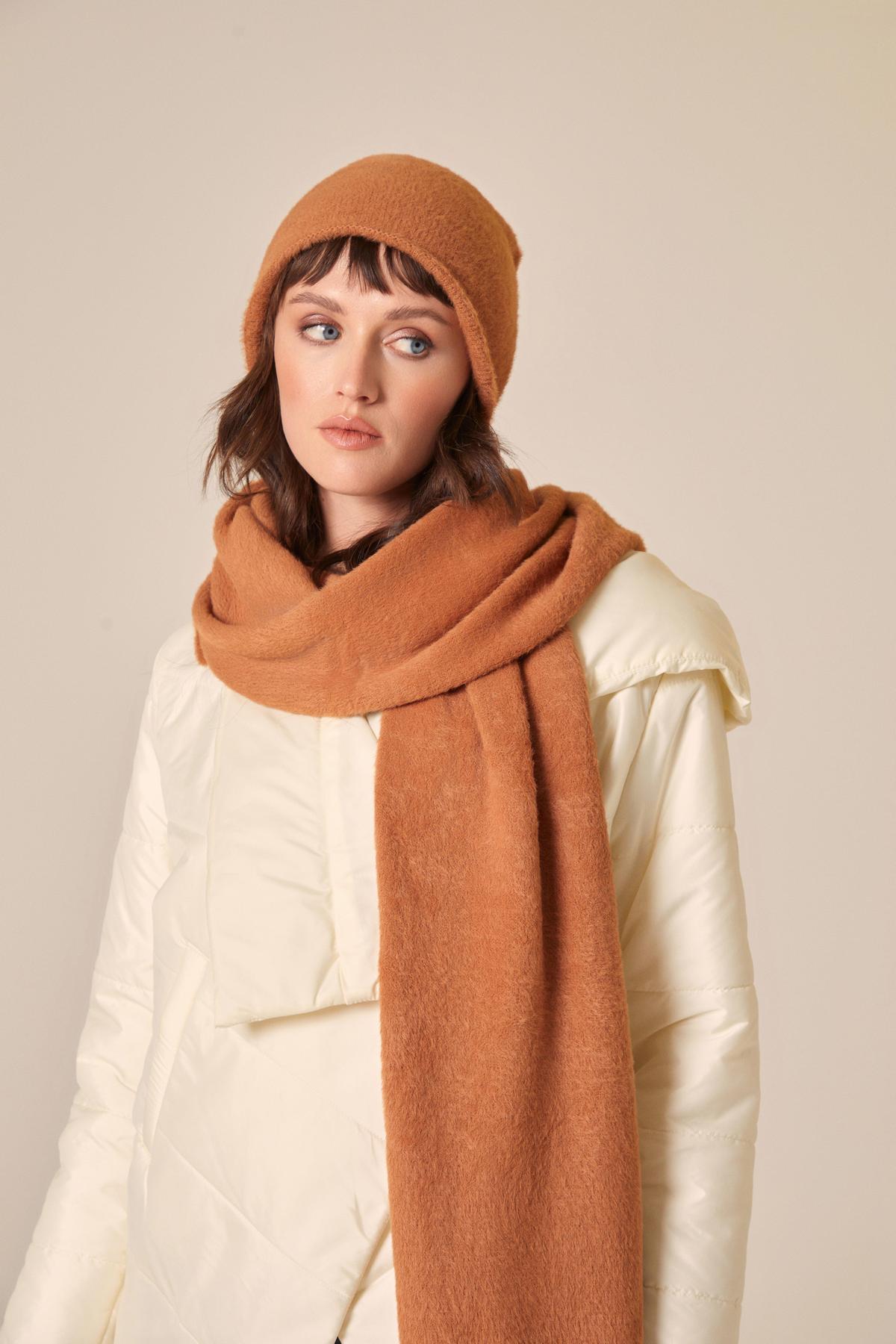 Tüylü Karamel Bere