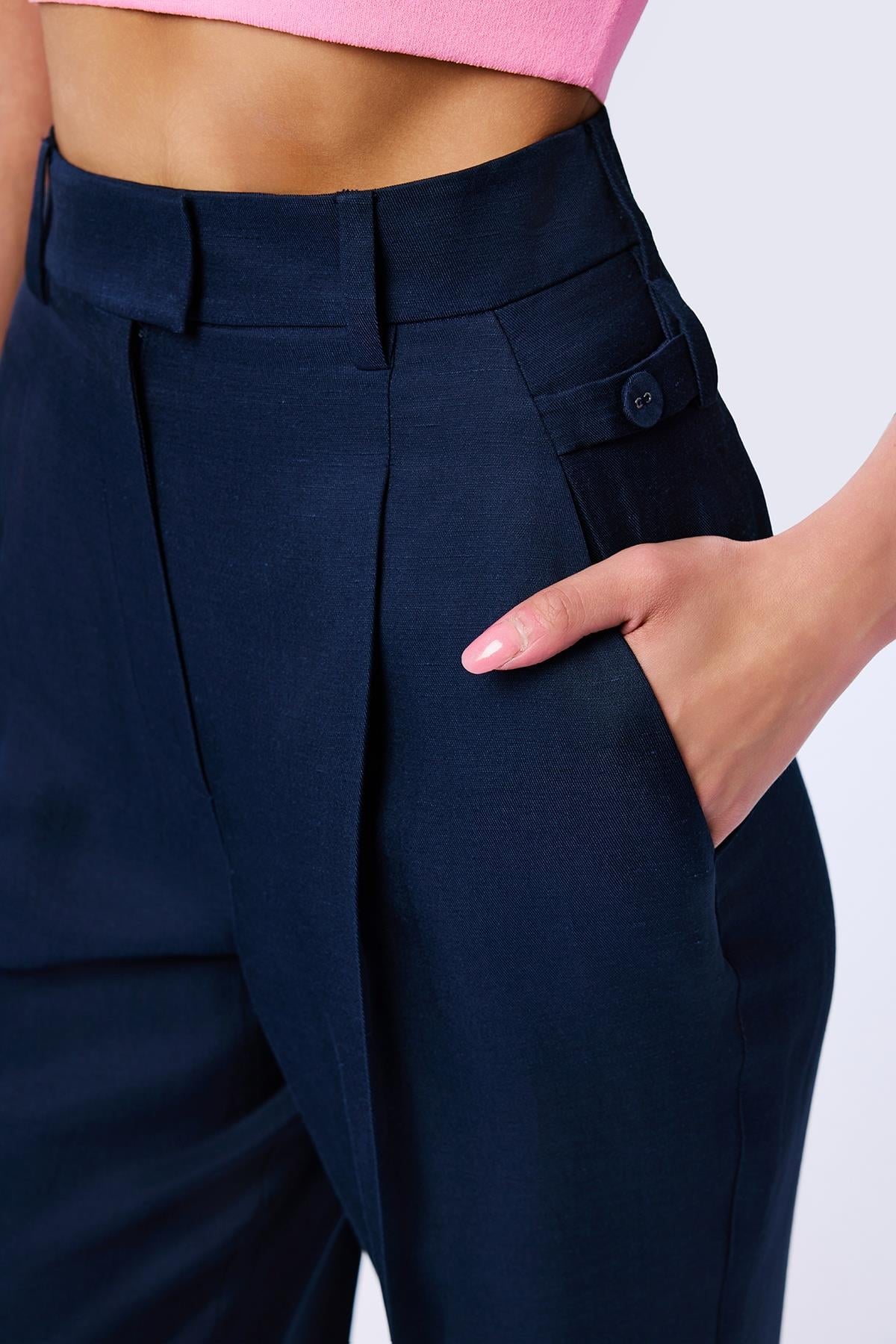 Ütü Izi Detaylı Lacivert Pileli Pantolon