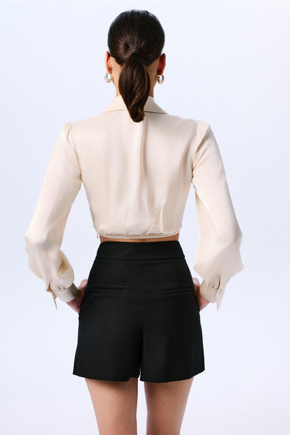 Uzun Kollu Aksesuar Detaylı Bej Crop Bluz