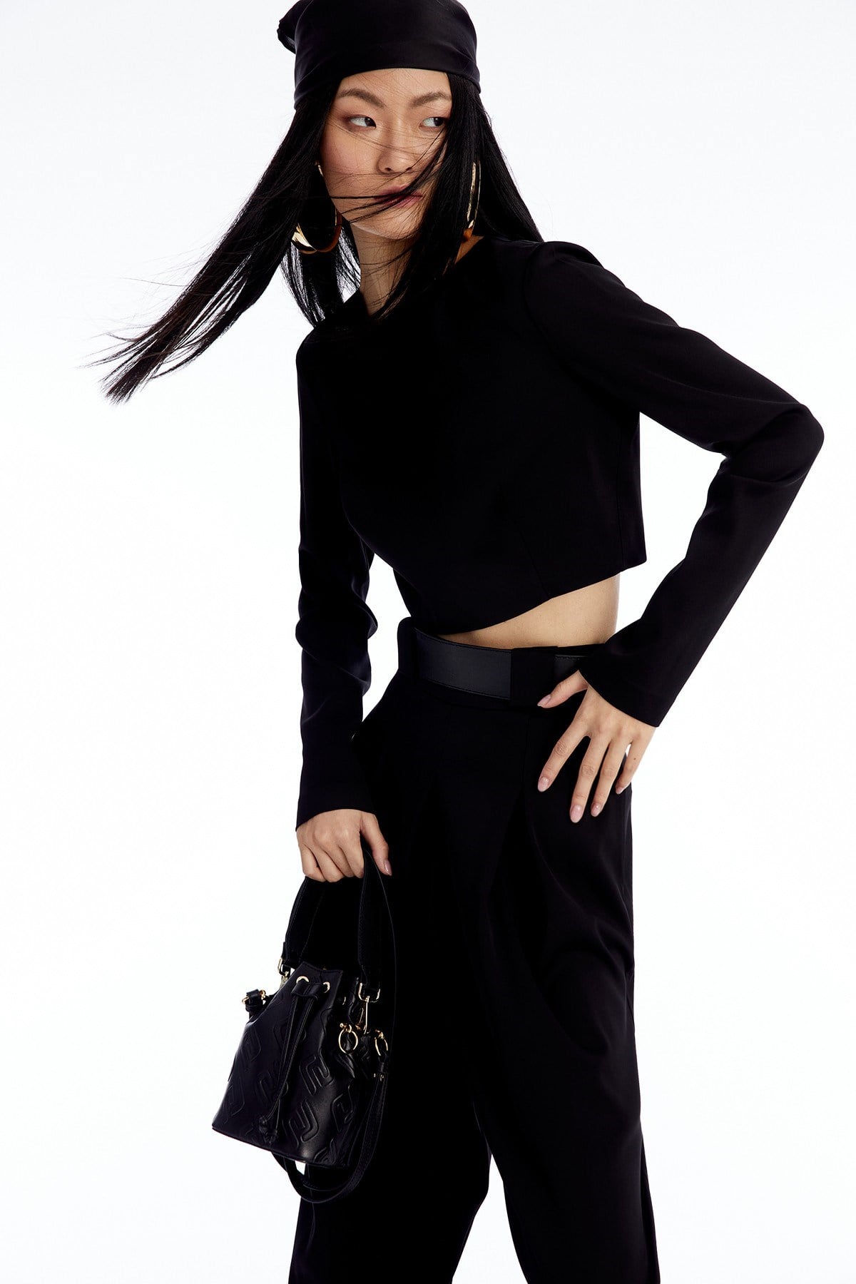 Uzun Kollu Siyah Crop Bluz