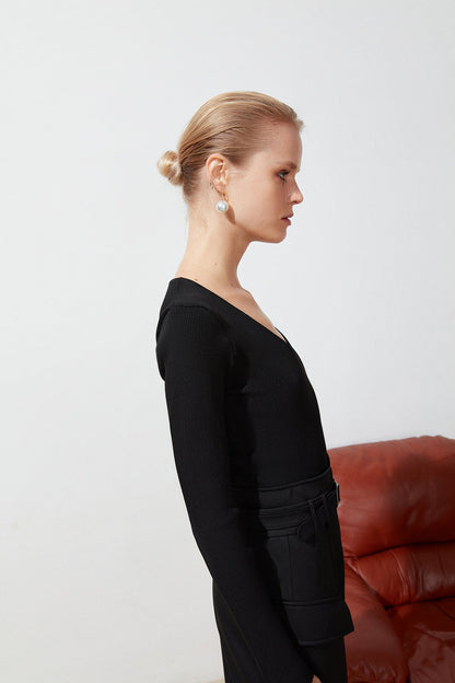 Siyah V Yaka Uzun Kollu Triko Body