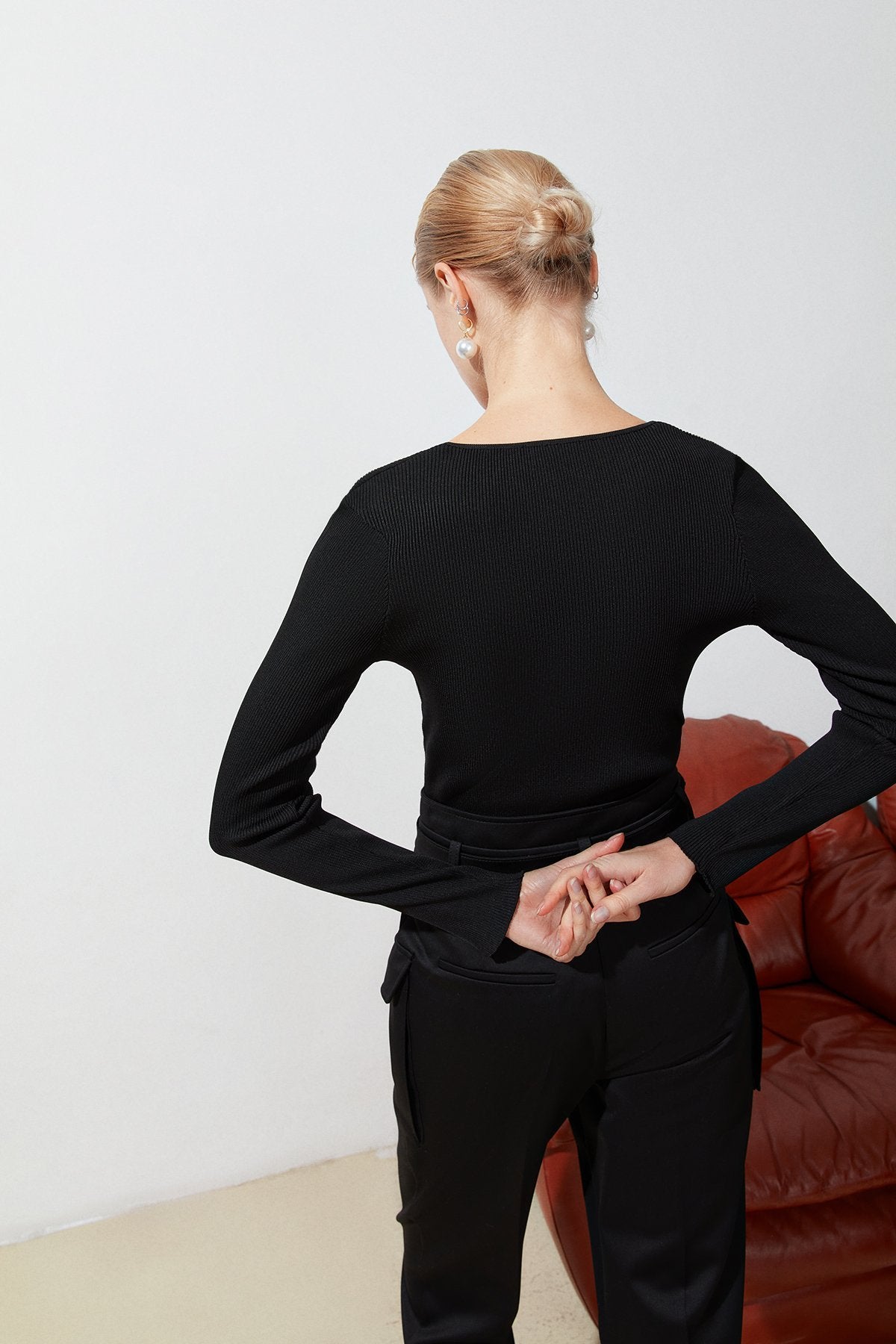 Siyah V Yaka Uzun Kollu Triko Body