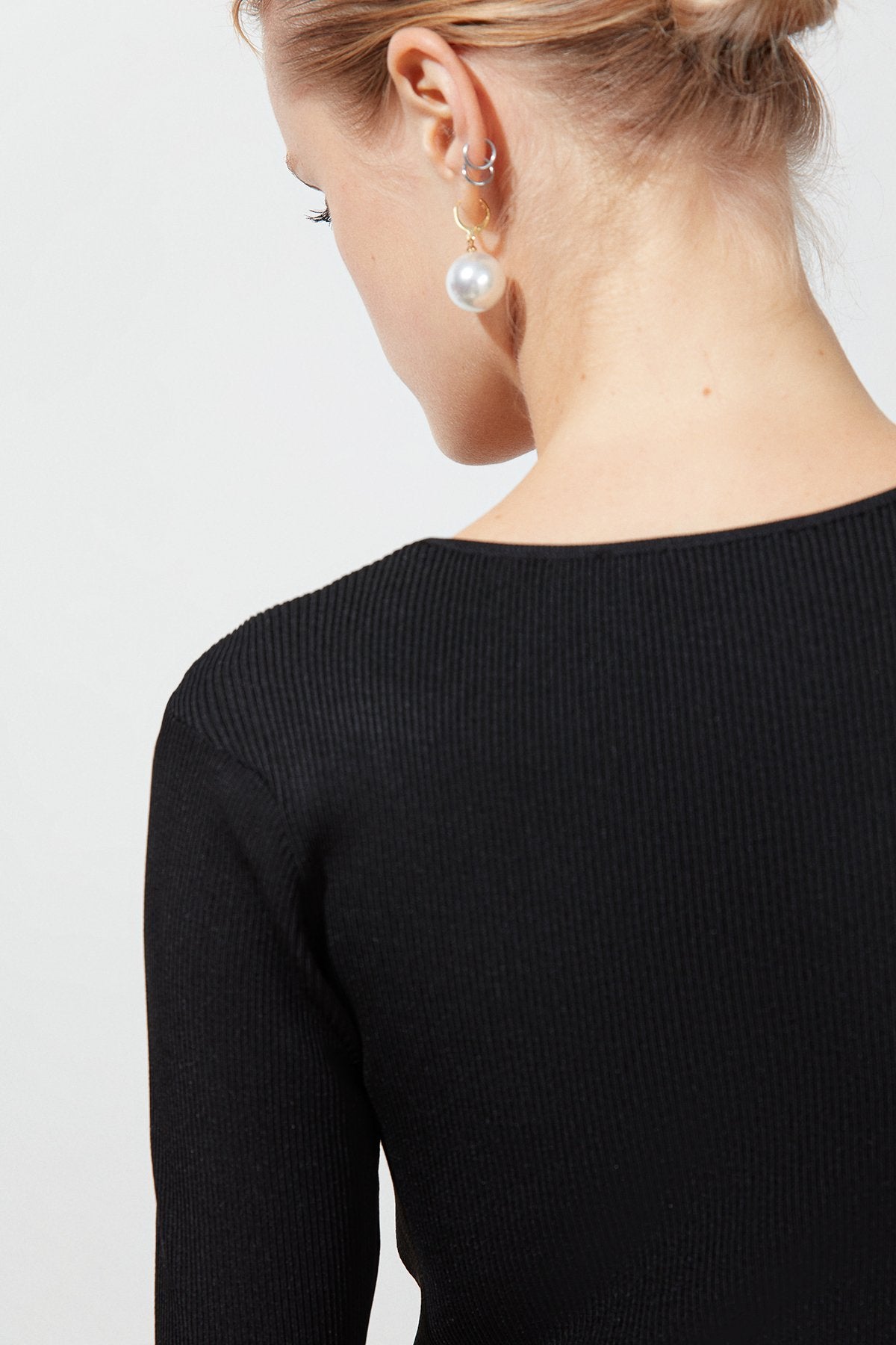 Siyah V Yaka Uzun Kollu Triko Body