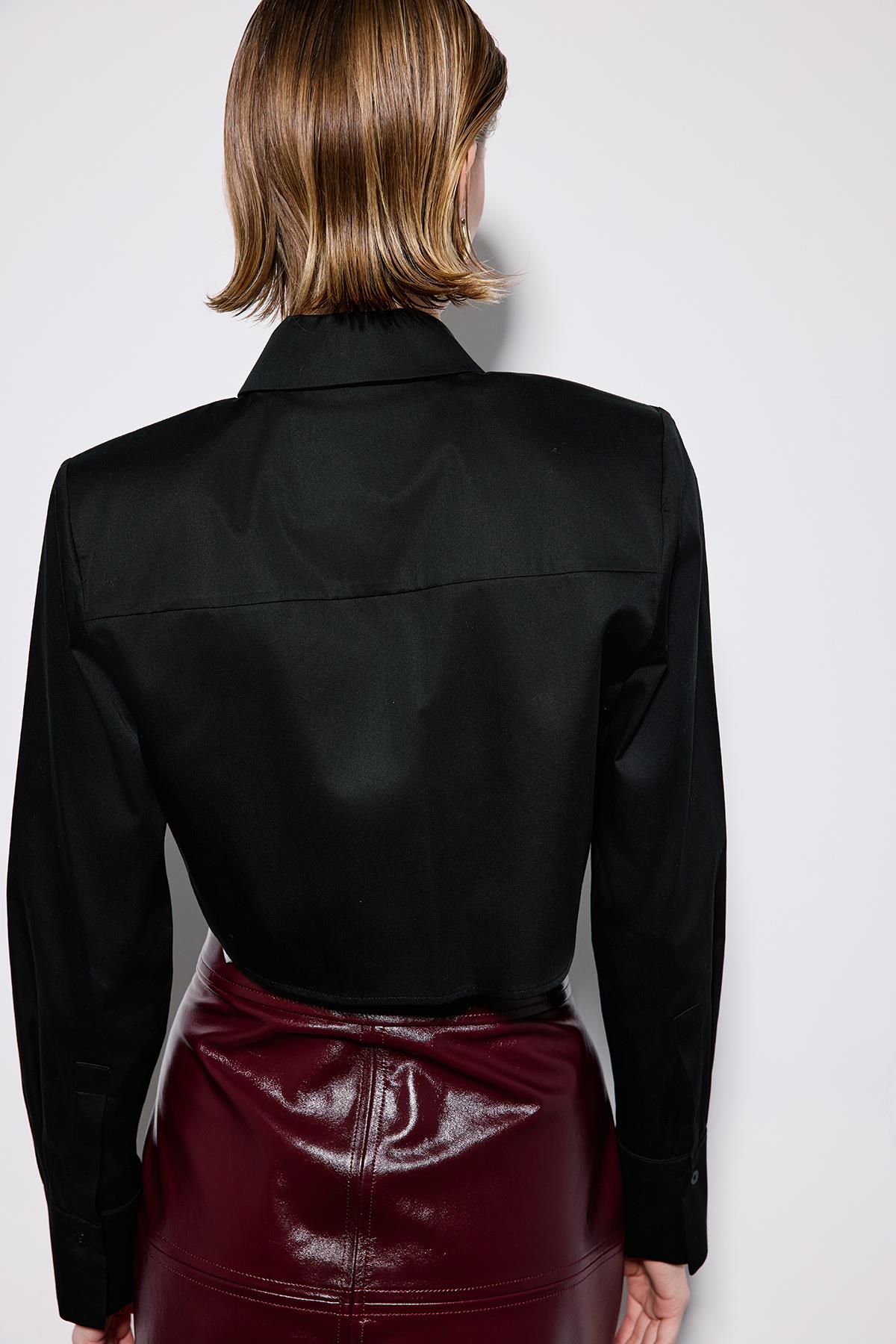 Vatkalı Poplin Uzun Kollu Siyah Gömlek