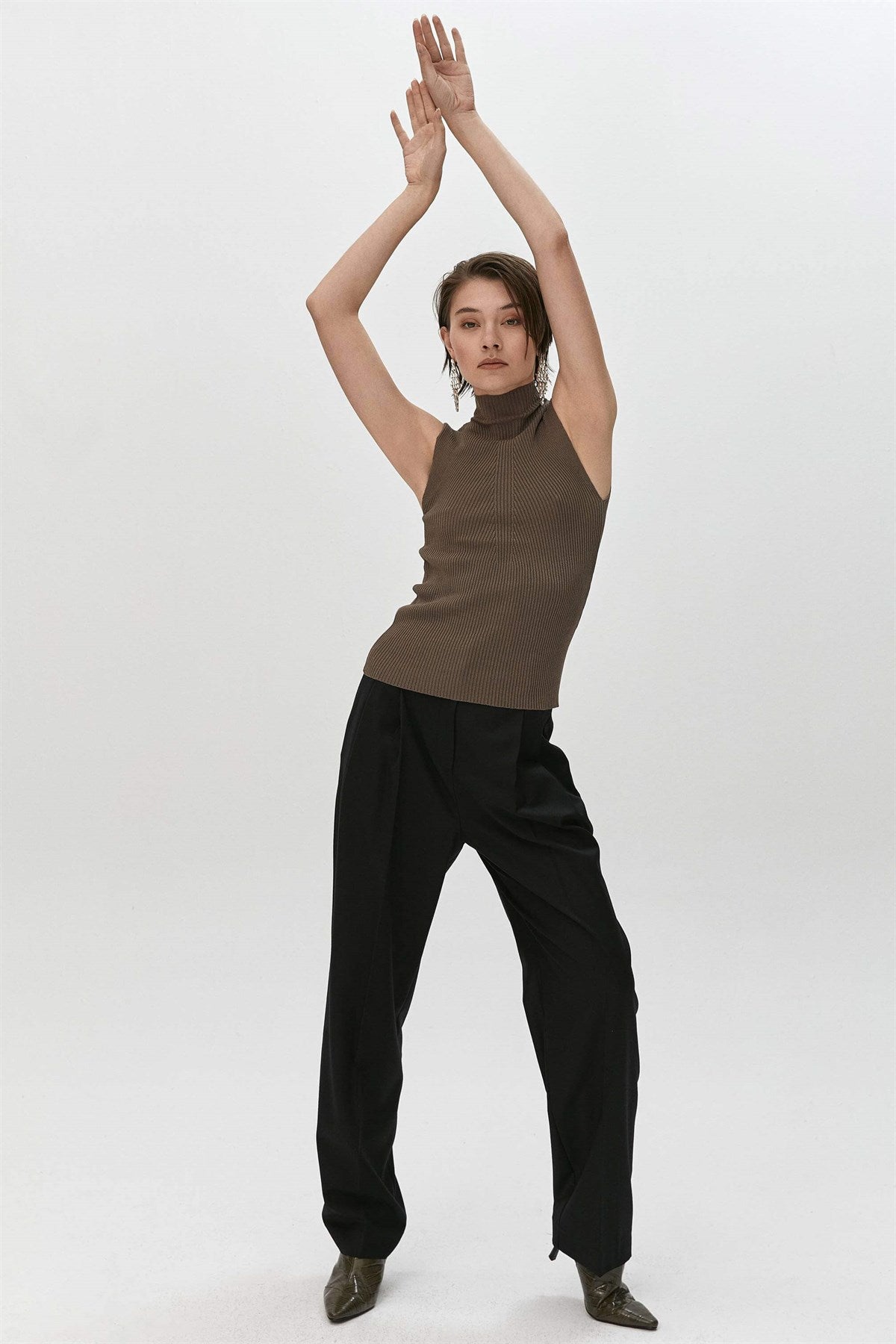 Kahverengi Yarım Balıkçı Kolsuz Triko