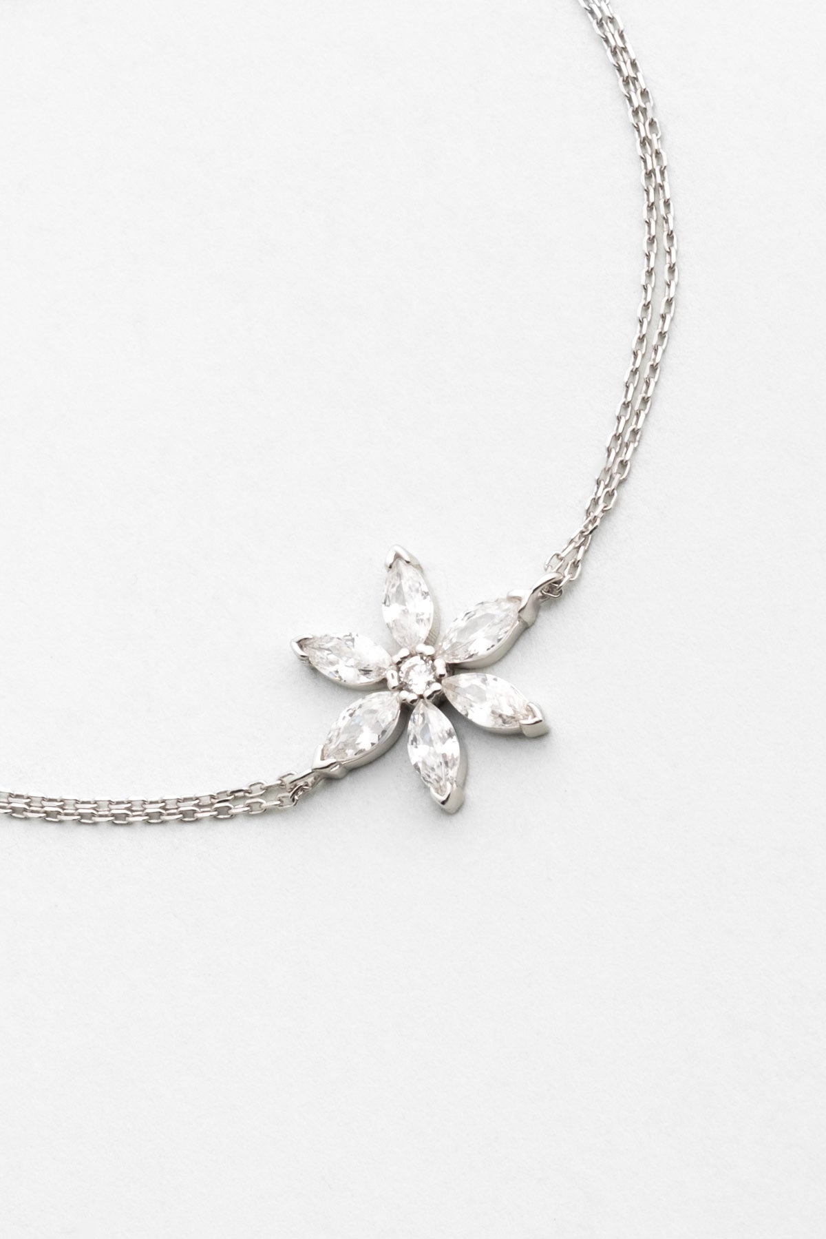 Beyaz Altın Sertifikalı Premium Created Taşlı Çiçek Figürlü 20 Cm Bileklik Ww06570180199