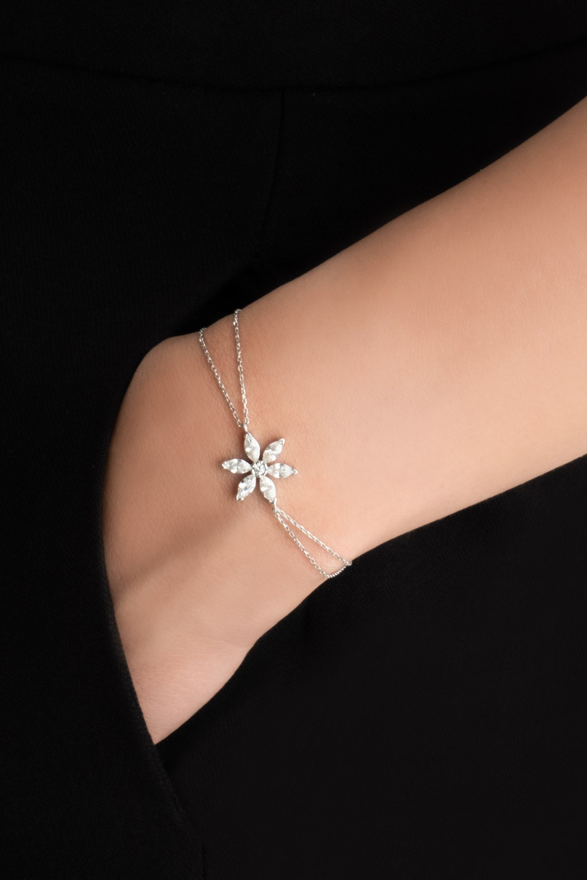 Beyaz Altın Sertifikalı Premium Created Taşlı Çiçek Figürlü 20 Cm Bileklik Ww06570180199