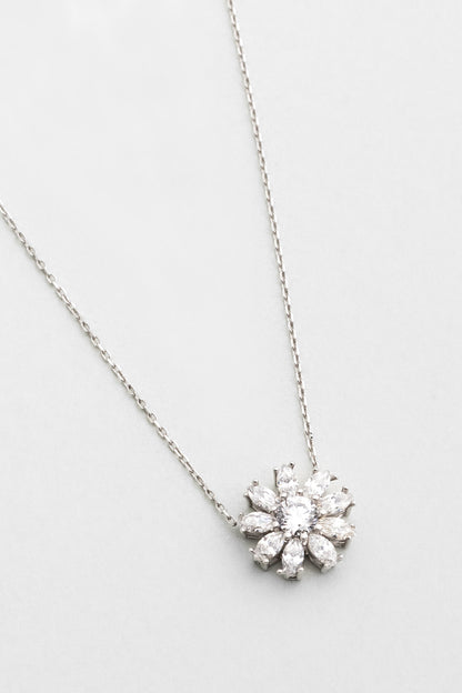 Beyaz Altın Sertifikalı Premium Created Taşlı 42 Cm Çiçek Kolye Ww06580200199