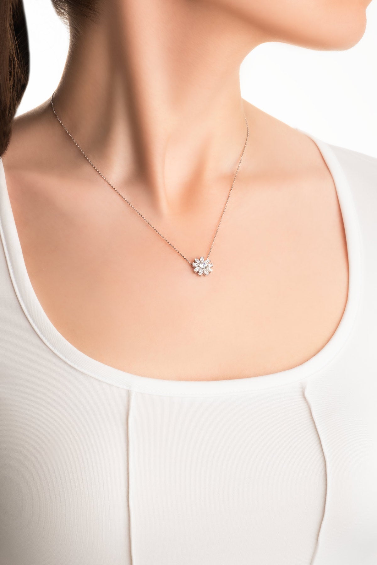 Beyaz Altın Sertifikalı Premium Created Taşlı 42 Cm Çiçek Kolye Ww06580200199