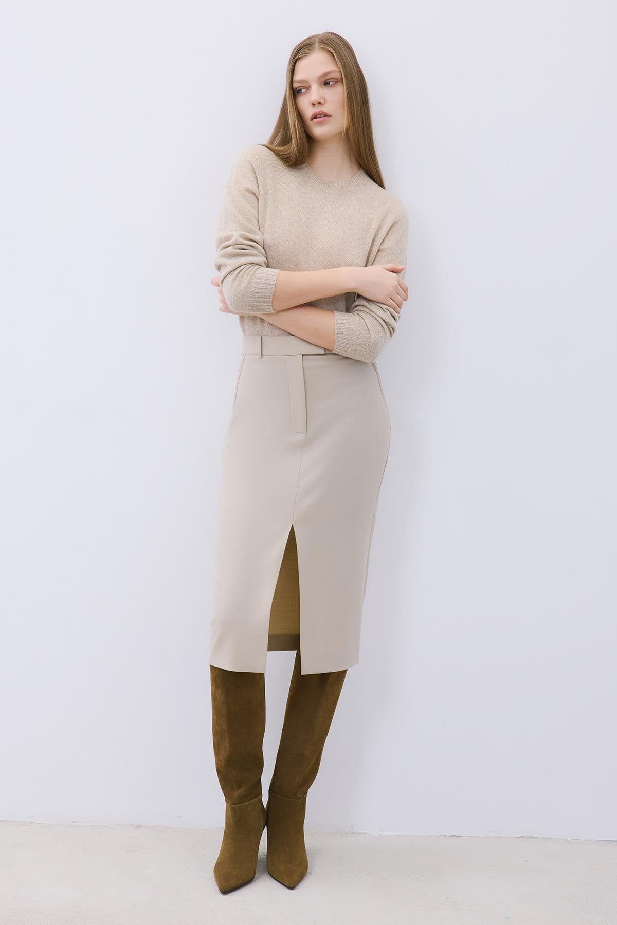 Yırtmaç Detaylı Yün Dokulu Bej Midi Etek