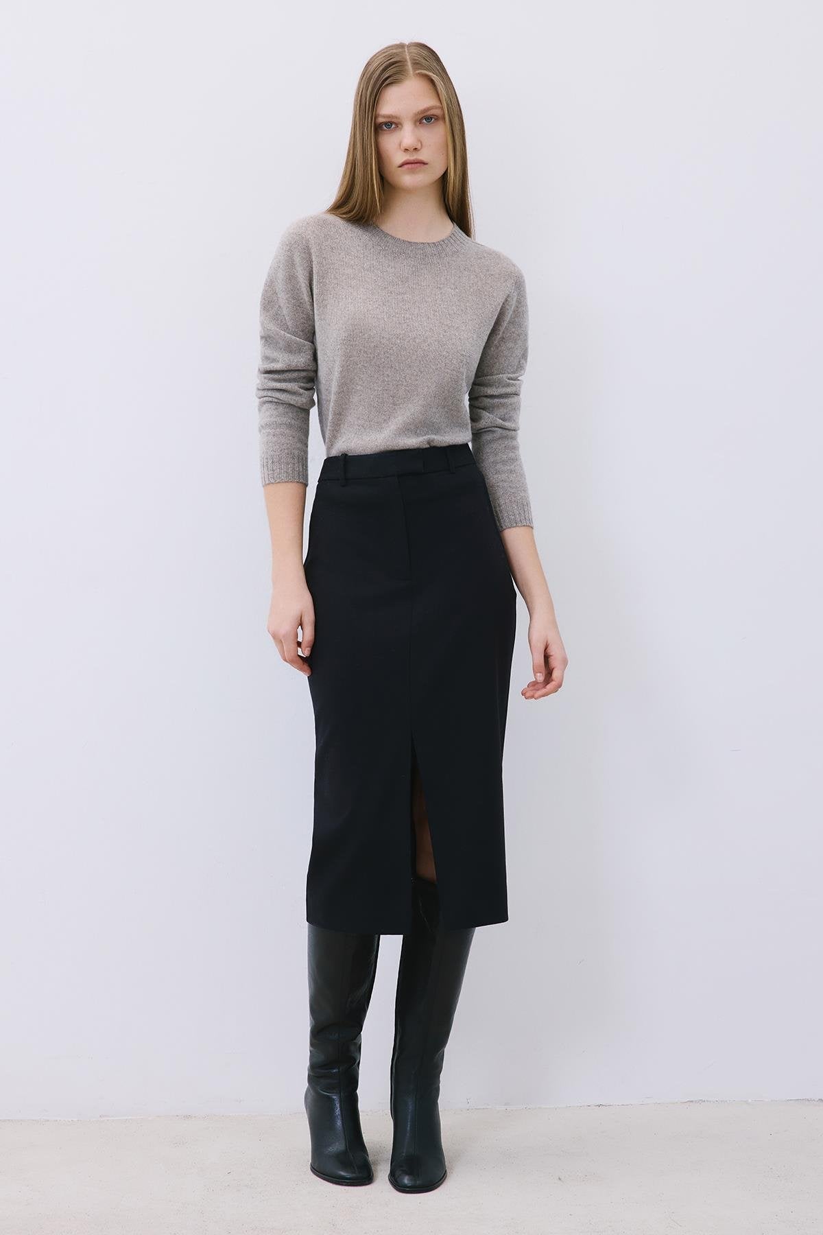 Yırtmaç Detaylı Yün Dokulu Siyah Midi Etek