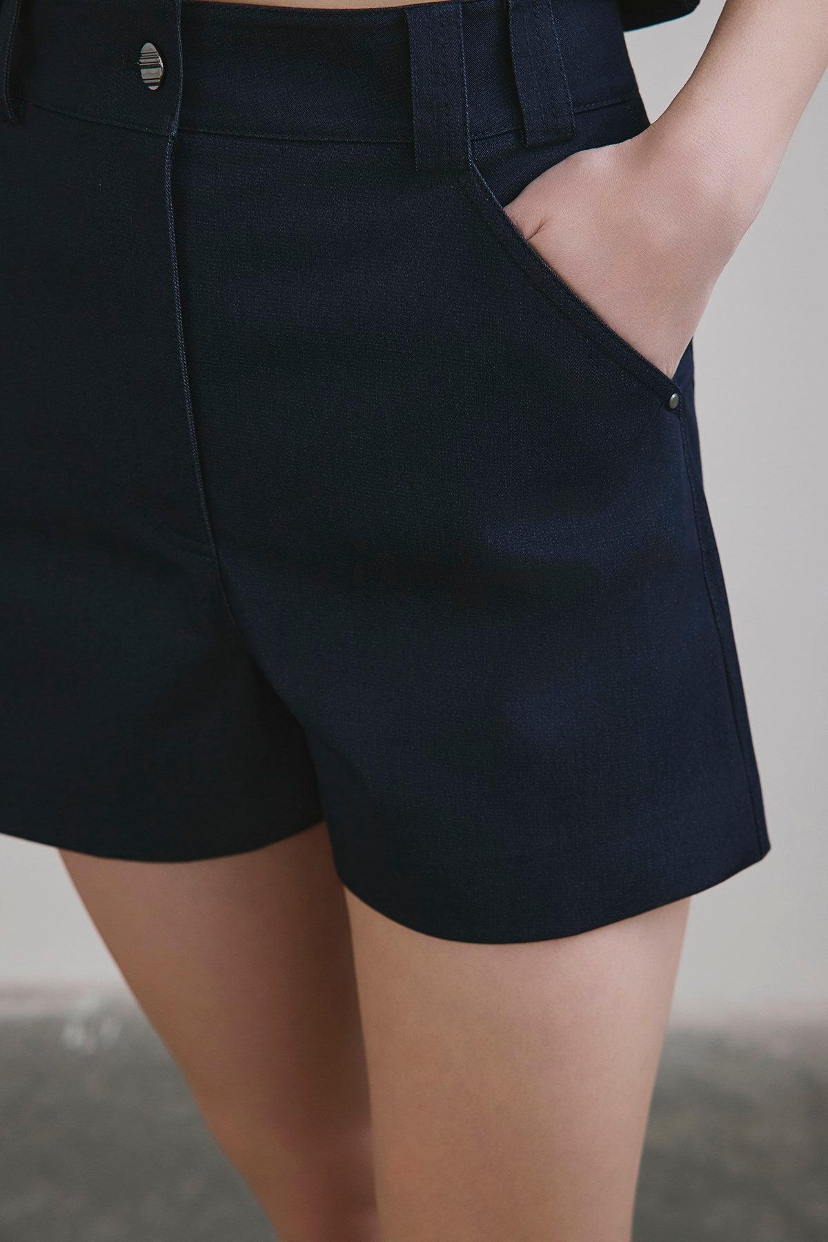Yüksek Bel Denim Dokulu Lacivert Mini Şort