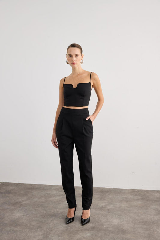 Yüksek Belli Önü Pileli Siyah Pantolon