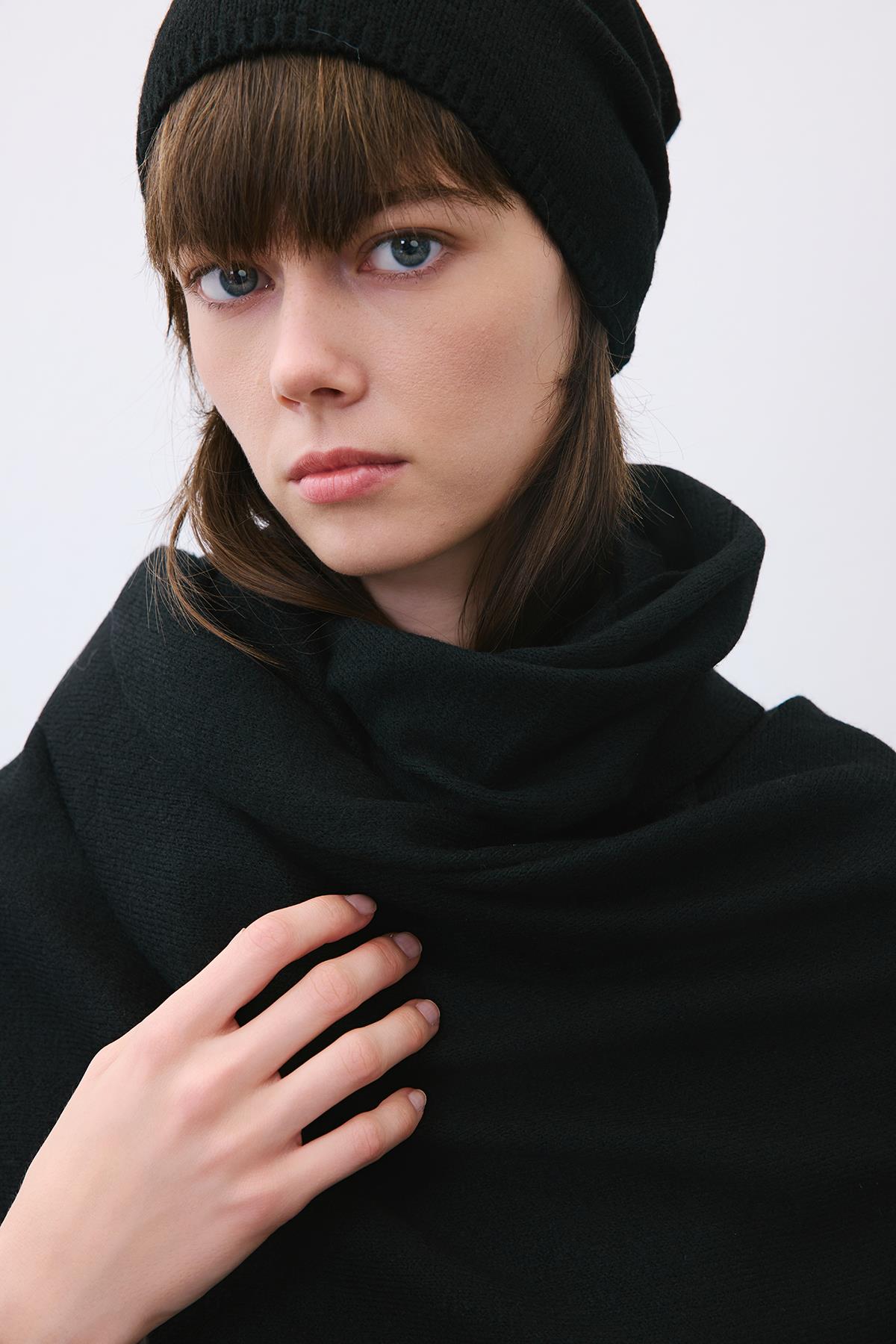 Yumuşak Siyah Atkı Bere Takımı