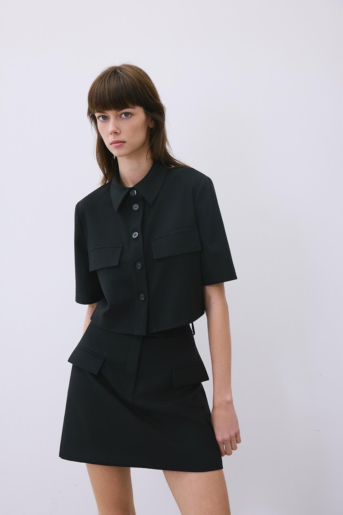 Yün Dokulu Düğmeli Siyah Gömlek