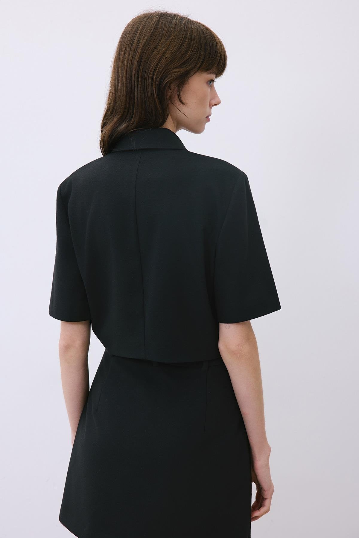 Yün Dokulu Düğmeli Siyah Gömlek