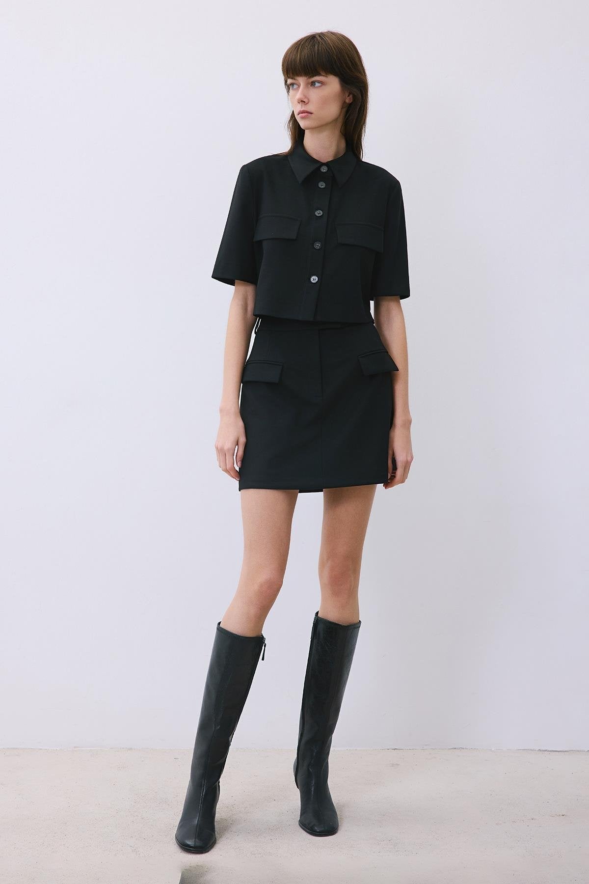 Yün Dokulu Düğmeli Siyah Gömlek