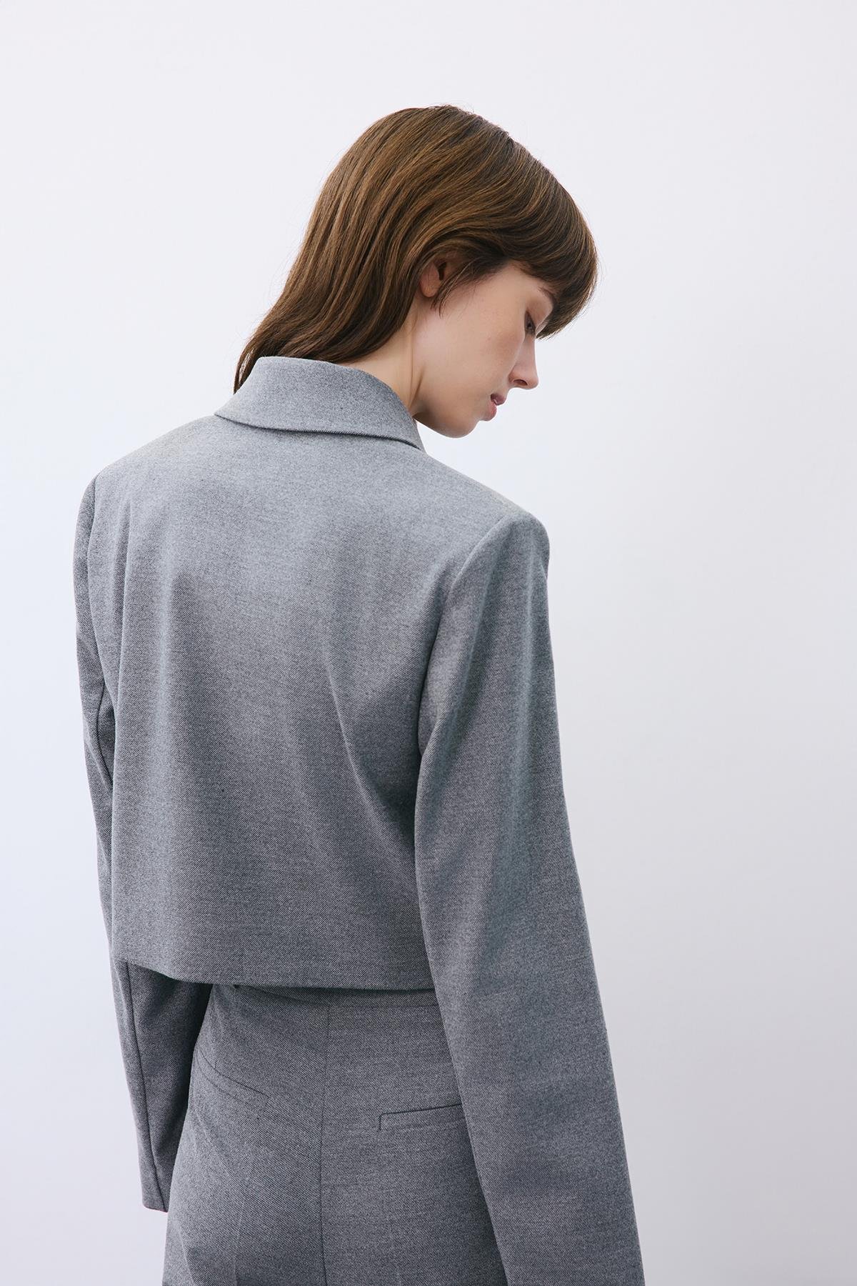 Yün Dokulu Fermuarlı Crop Gri Ceket